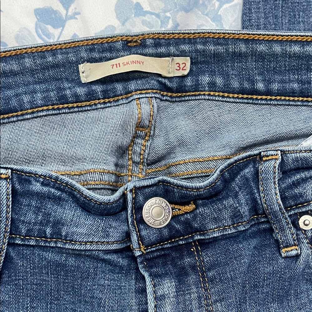 Levi's Women's Dark Blue Skinny Jeans - Picture 6 of 6